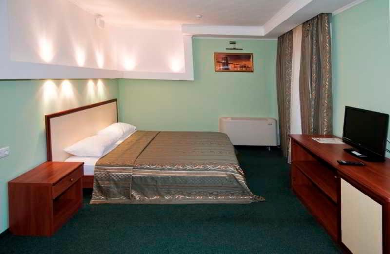 Optima Hotel Deluxe Kryvy Rih Chambre photo