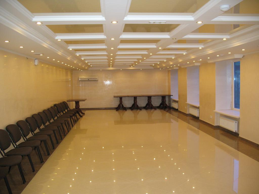 Optima Hotel Deluxe Kryvy Rih Extérieur photo